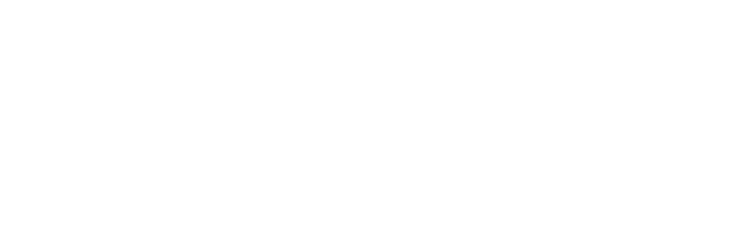 Persona tecleando en un ordenador con iconos holográficos de correo, compras y seguridad en la pantalla.